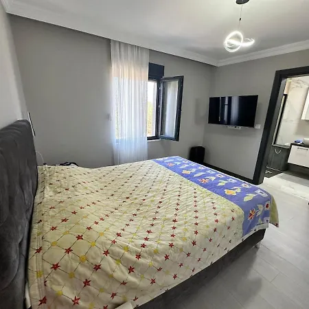 Lux Kavakli