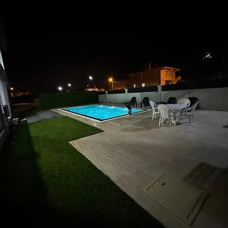 فيلة Lux Kavakli