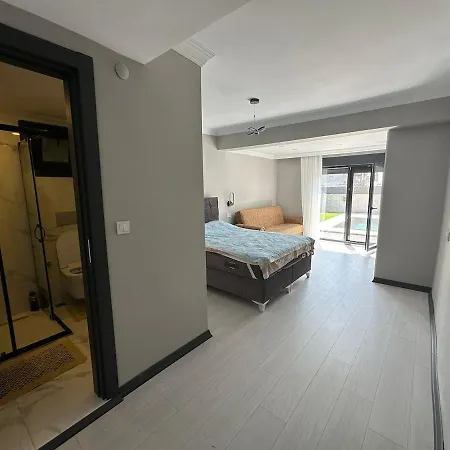 Lux Kavakli *