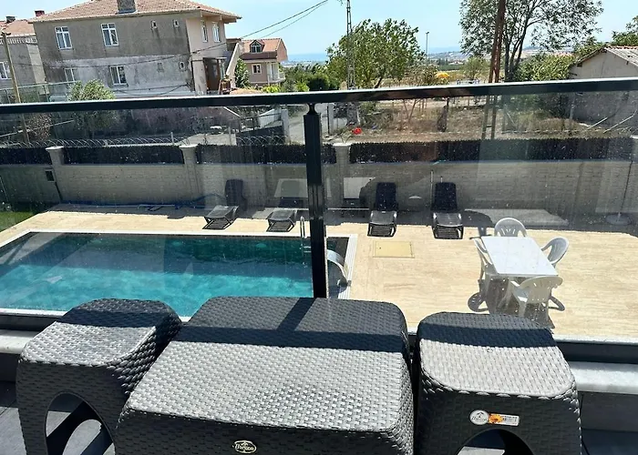 فيلة Lux Kavakli